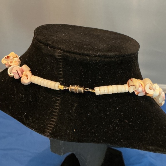 Chic Multicolor Shell Necklace - Picture 2 of 2